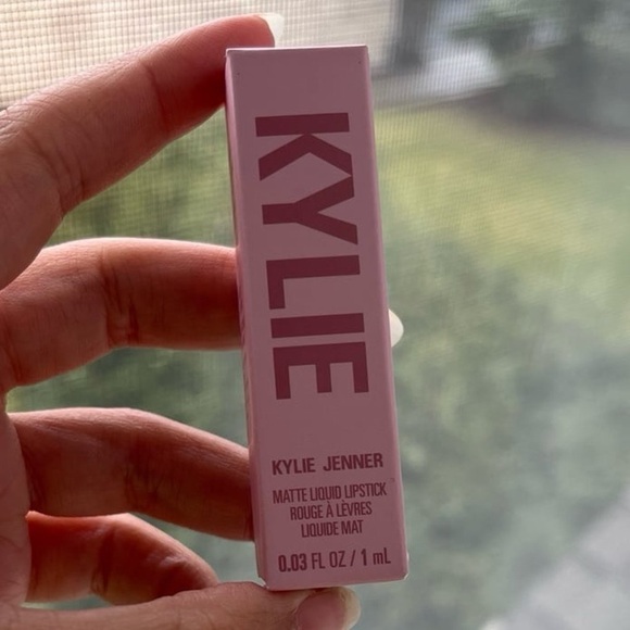 Kylie Jenner Matte Liquid Lipstick Mini - Picture 3 of 4